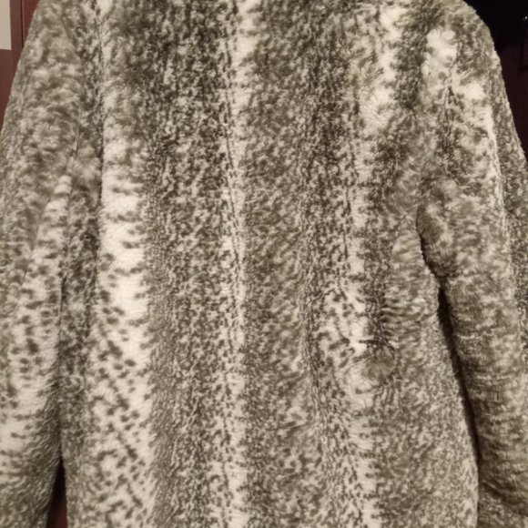 Faux fur coat - Picture 2 of 4